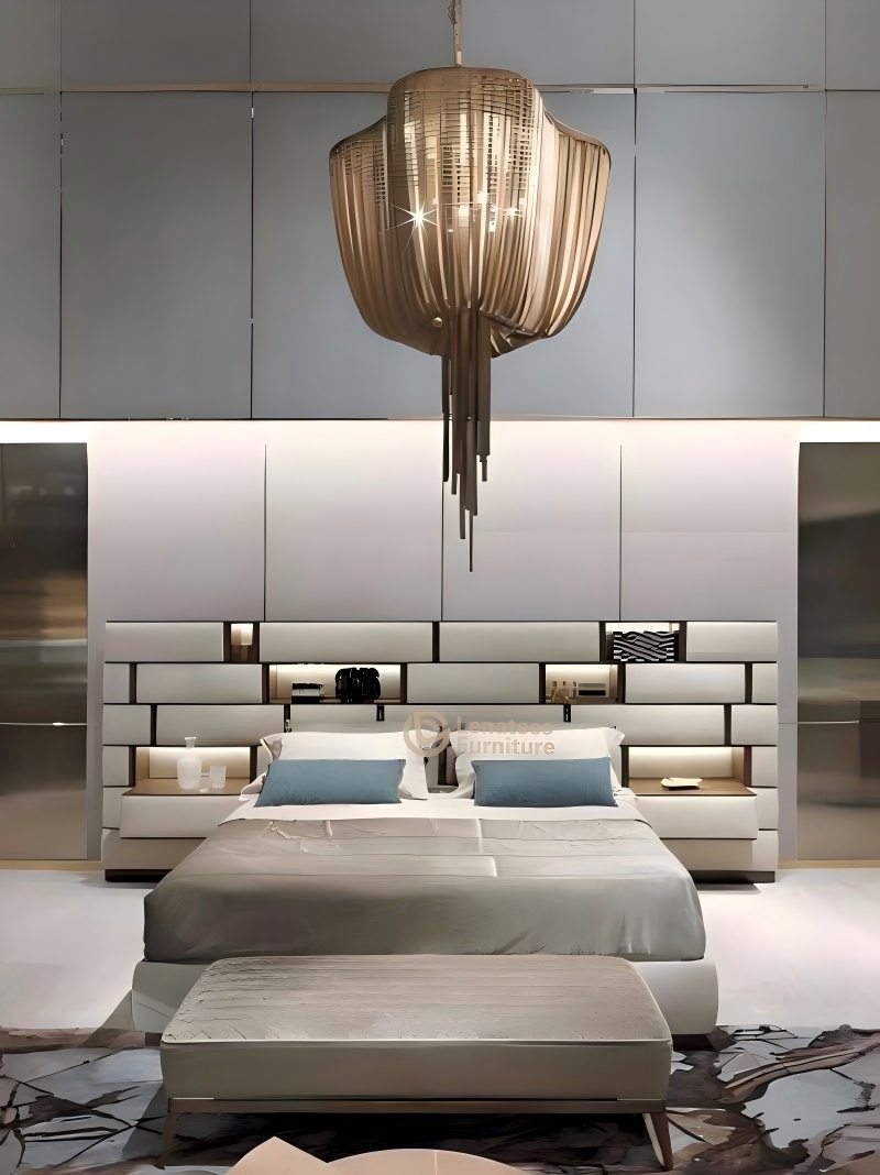 Sự sang trọng kết hợp sự khéo léo - chiếc giường mới của chúng tôi với các điểm nhấn bằng kim loại trang nhã. ✨